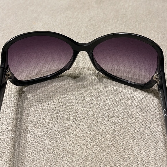 Vince Camuto Sunglasses - Picture 3 of 4